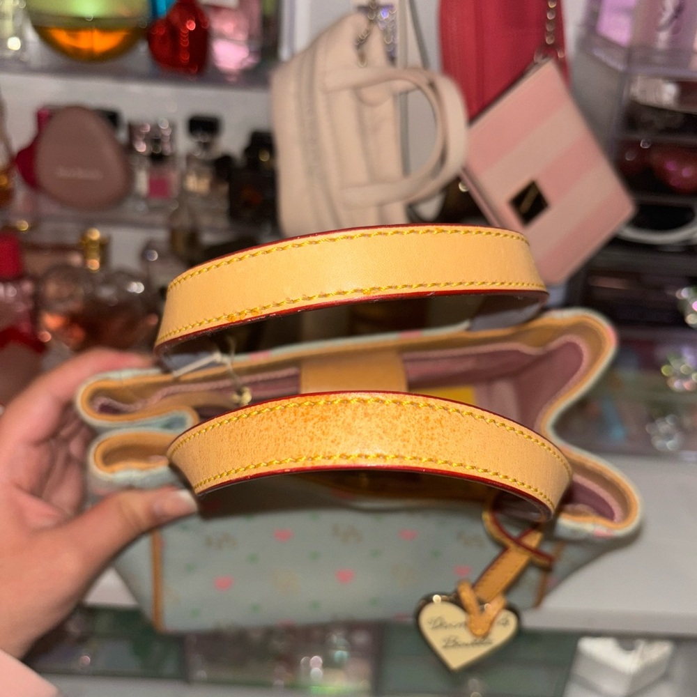 Dooney & Bourke hearts mini tote bag - Picture 4 of 5